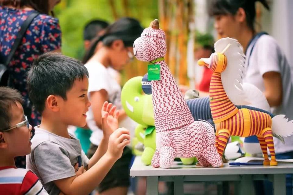 Hàng handmade ở Chợ quốc tế Ecopark
